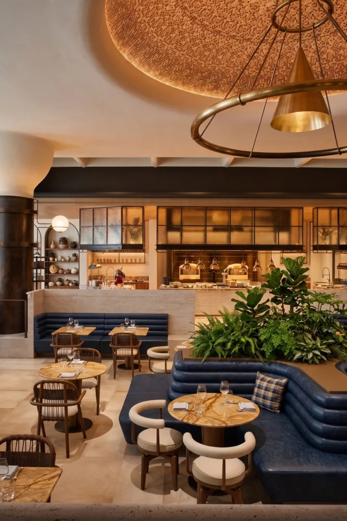 Restaurantul hotelului: confort, design și experiență socială